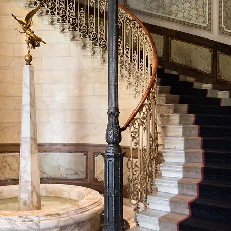 מלון Victoria Jungfrau Grand & 5*