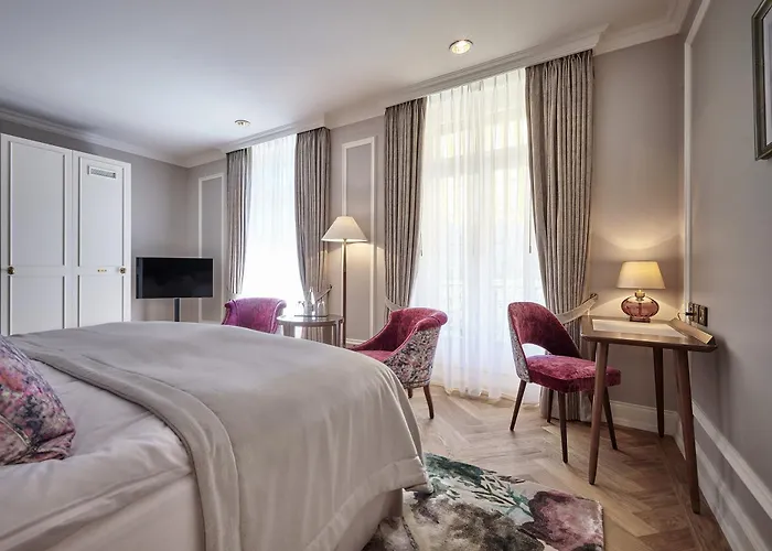 Отель Victoria Jungfrau Grand & 5*